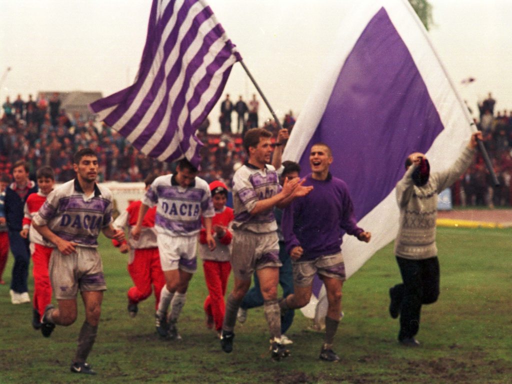 FOTBAL:FC ARGES DACIA-STEAUA BUCURESTI, DIVIZIA A (11.04.1998)
